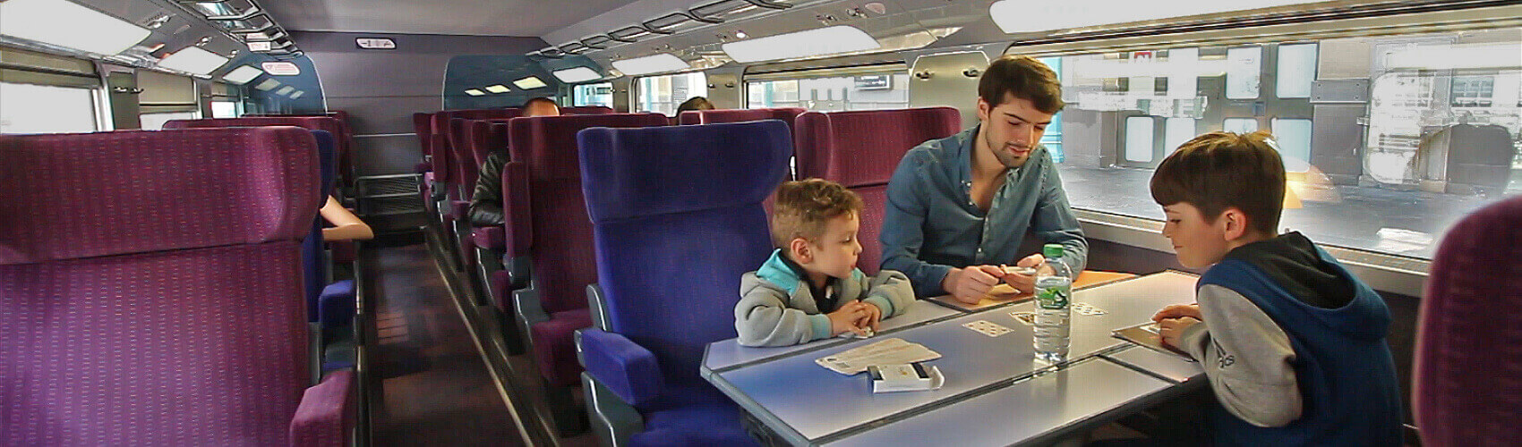 Accompagnement d'enfants en train, bus, et avion